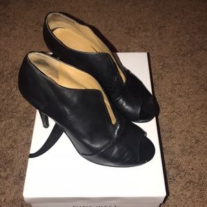 Size 6.5 Nine West open-toed booties